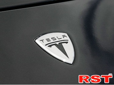 Tesla выпустит суперкар на электротяге