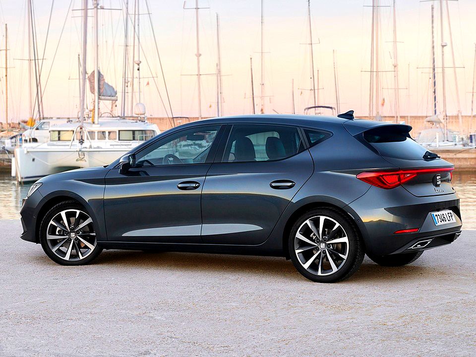новый SEAT Leon Киев. Все цены нового SEAT Leon в Киеве, автосалон - Киев